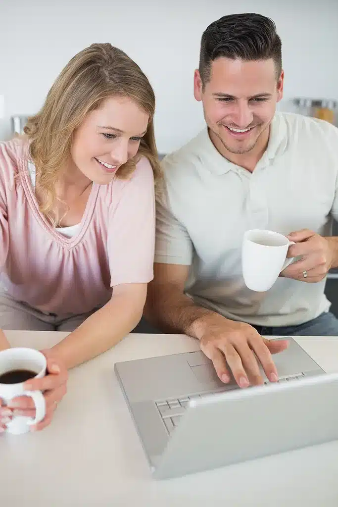 gippsland seo consultant working with client over coffee